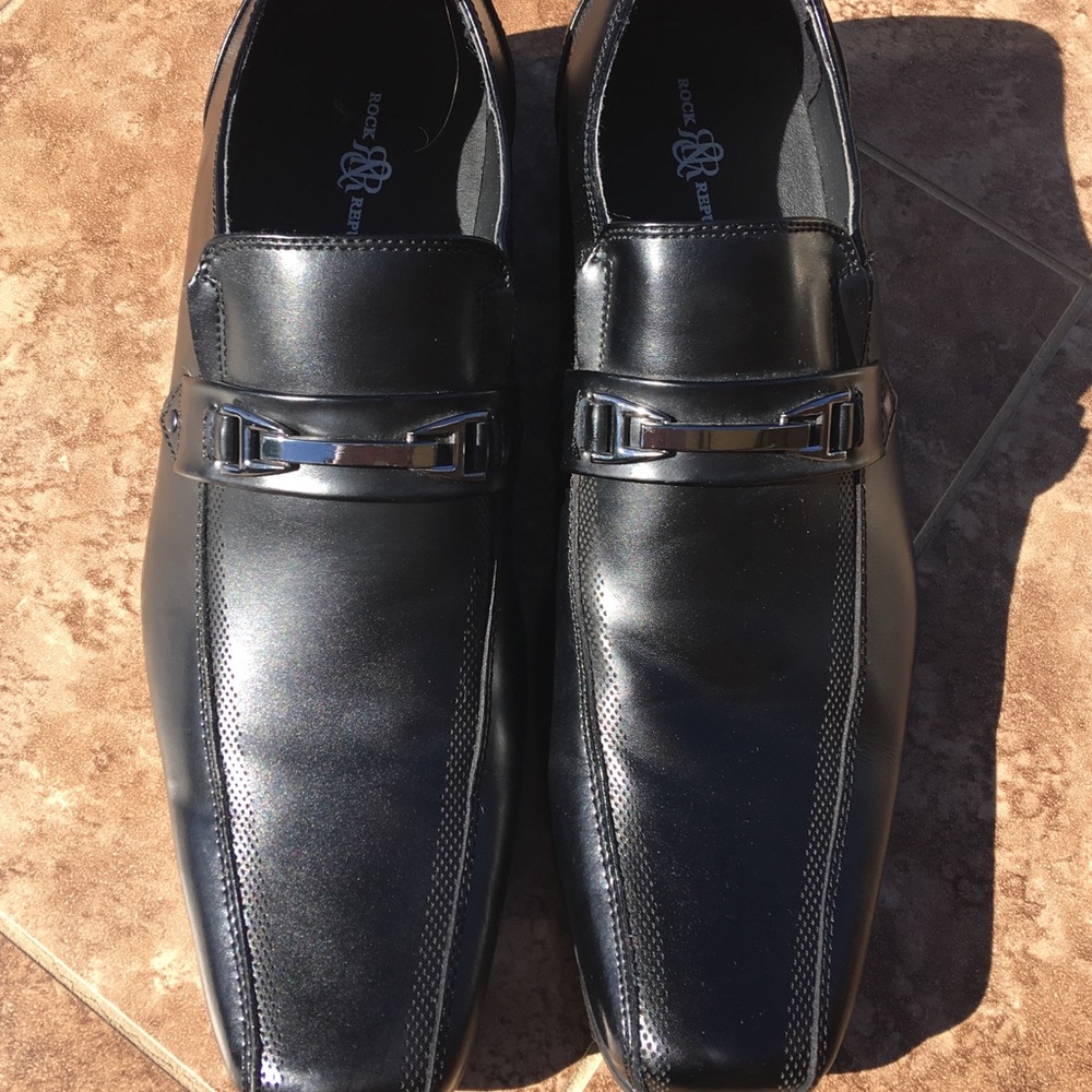 Black men’s dress shoes